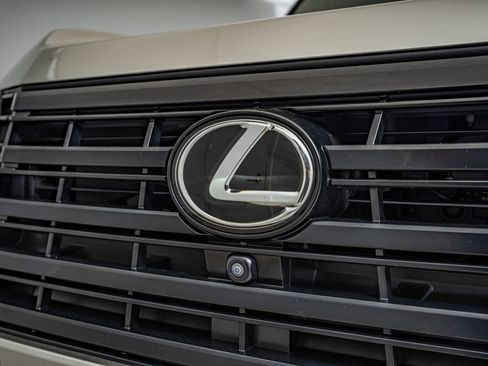 Used 2024 Lexus GX 550 w/ Accessory Package (Z1) AWD/4WD image 12