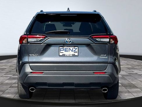 Used 2022 Toyota RAV4 XLE Premium AWD/4WD image 5