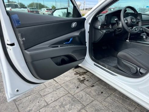 New 2026 Hyundai Elantra SE FWD image 14