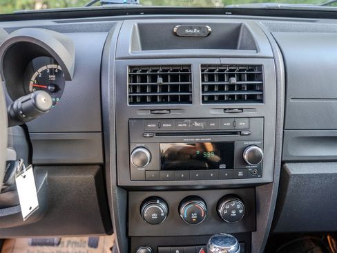Used 2011 Dodge Nitro Heat RWD image 18