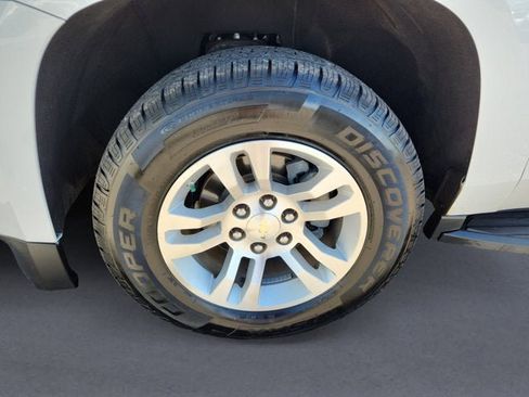 Used 2018 Chevrolet Suburban LT image 14