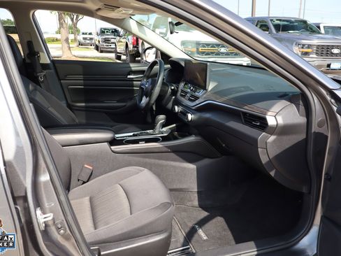 Used 2024 Nissan Altima 2.5 SV w/ SV Premium Package AWD/4WD image 29