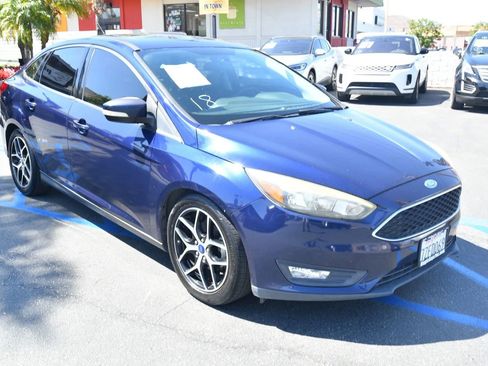 Used 2017 Ford Focus SEL FWD image 1