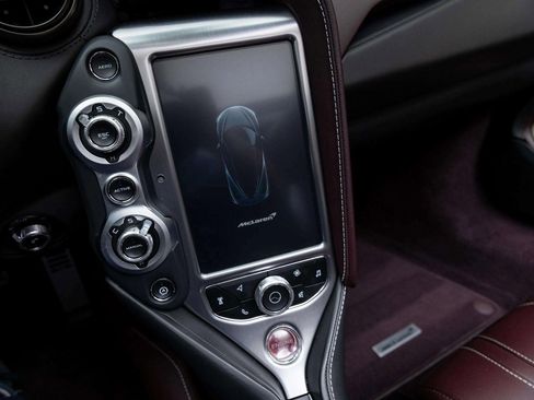 Used 2020 McLaren 720S Spider image 25