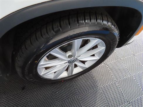 Used 2017 Volkswagen Tiguan Limited AWD/4WD image 9
