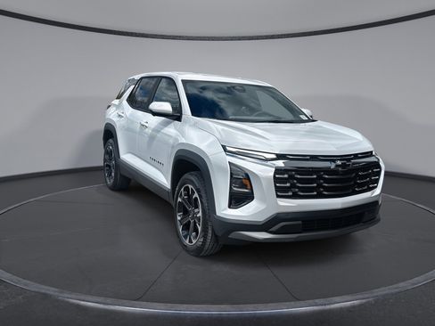 New 2026 Chevrolet Equinox LT w/ Convenience Package II AWD/4WD image 2