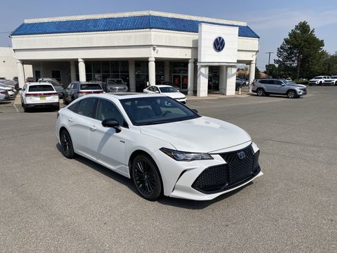 Used 2019 Toyota Avalon XSE w/ All Weather Liner Package FWD image 2