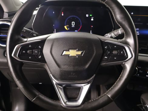 Used 2024 Chevrolet Trax LT w/ LT Convenience Package FWD image 3