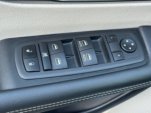 Used 2024 Chrysler Pacifica Touring-L FWD image 13