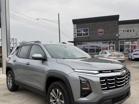 Used 2025 Chevrolet Equinox LT w/ Convenience Package II AWD/4WD image 1