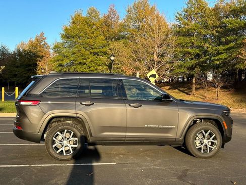 New 2025 Jeep Grand Cherokee Limited image 6