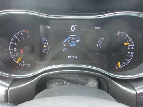 Used 2022 Jeep Grand Cherokee Laredo X image 19