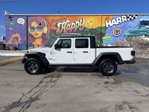 Used 2023 Jeep Gladiator Rubicon w/ Cold Weather Group AWD/4WD image 2