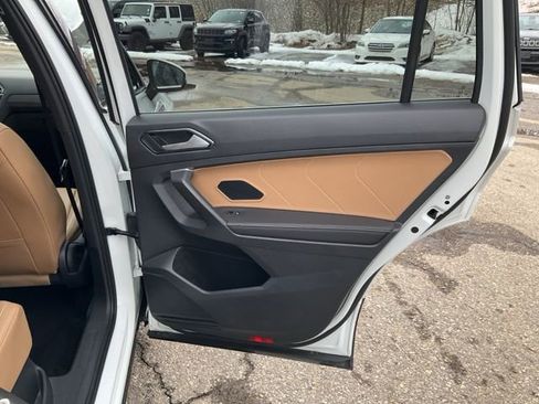 Used 2022 Volkswagen Tiguan SE image 17