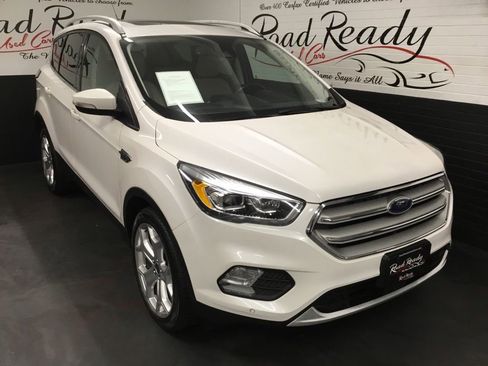 Used 2019 Ford Escape Titanium image 2