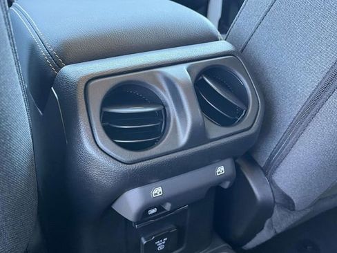 New 2025 Jeep Wrangler Unlimited Sahara w/ Technology Group AWD/4WD image 16