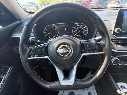 Used 2025 Nissan Altima 2.5 SR FWD image 17