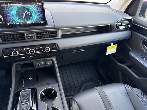 New 2025 Honda Pilot Touring image 14