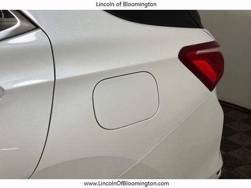 Used 2018 Chevrolet Equinox LT image 12