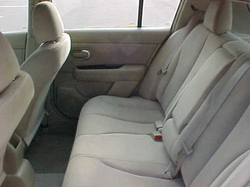 Used 2011 Nissan Versa SL w/ Premium Pkg image 11