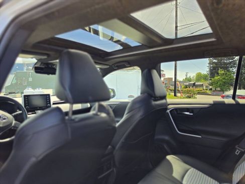Used 2021 Toyota RAV4 XSE AWD/4WD image 33