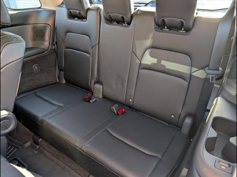 Used 2023 Nissan Pathfinder Platinum image 8