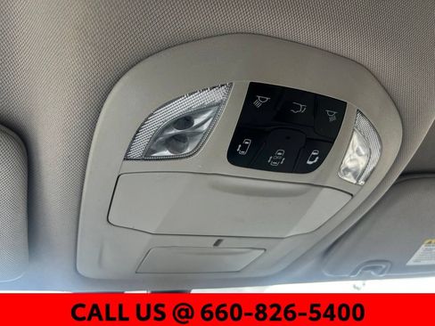 Used 2022 Chrysler Pacifica Touring-L FWD image 28