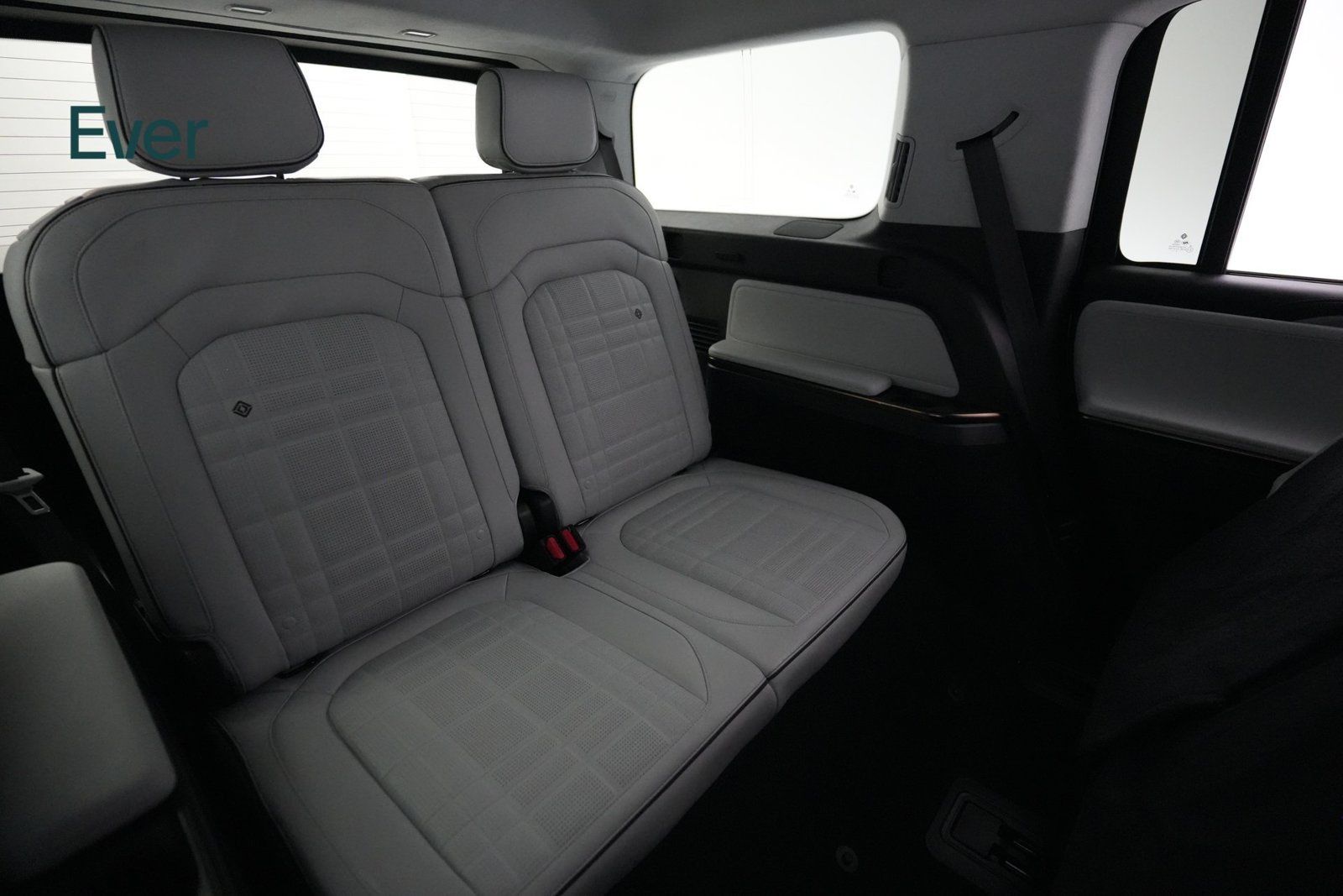 Used 2025 Rivian R1S Premium Dual AWD/4WD image 26