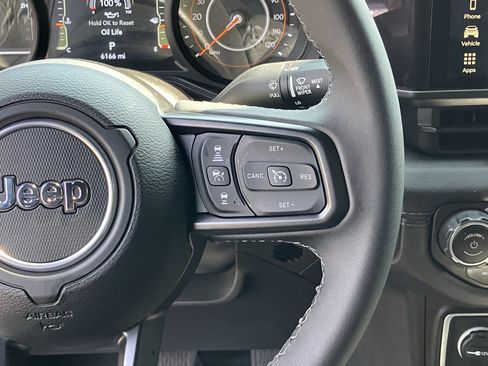 Used 2025 Jeep Wrangler Unlimited Rubicon AWD/4WD image 22