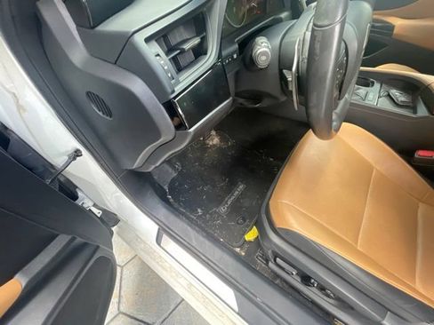 Used 2023 Lexus ES 350 w/ Accessory Package (Z2) FWD image 2