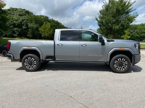 Used 2024 GMC Sierra 2500 Denali Ultimate AWD/4WD image 5