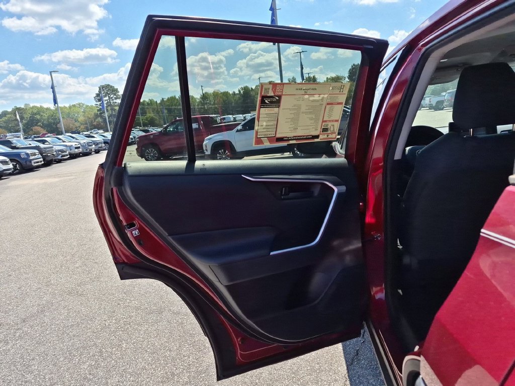 Used 2020 Toyota RAV4 LE FWD image 27