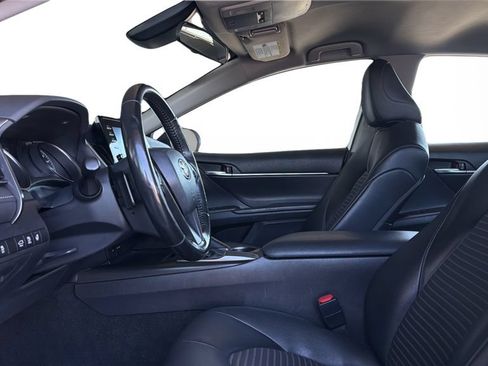 Used 2022 Toyota Camry SE FWD image 14