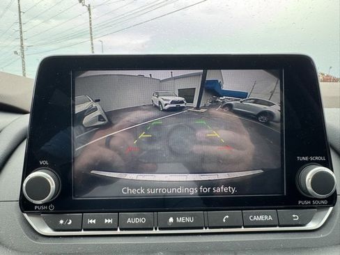 Used 2023 Nissan Rogue SV image 9