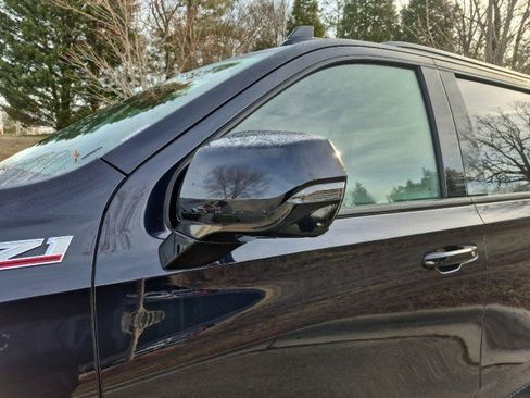 Used 2023 Chevrolet Suburban Z71 w/ Luxury Package image 5