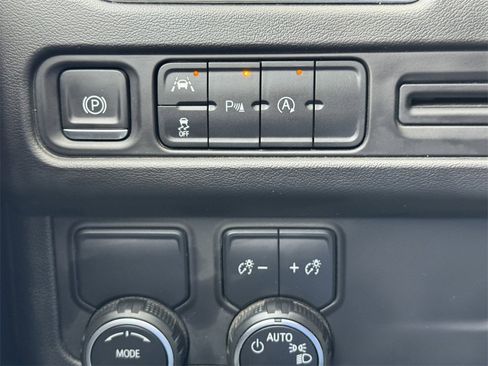 Used 2023 Chevrolet Suburban Premier image 20