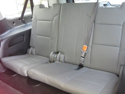 Used 2018 Chevrolet Suburban LT RWD image 32