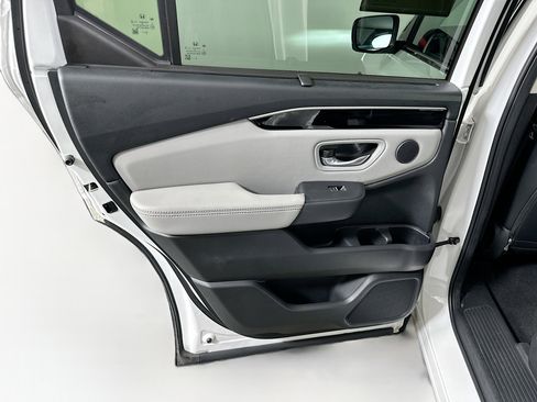 Used 2023 Honda Pilot EX-L image 25