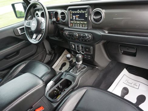 Used 2018 Jeep Wrangler Unlimited Sahara AWD/4WD image 25