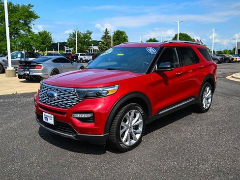 Certified 2022 Ford Explorer Platinum w/ Equipment Group 601A AWD/4WD image 9