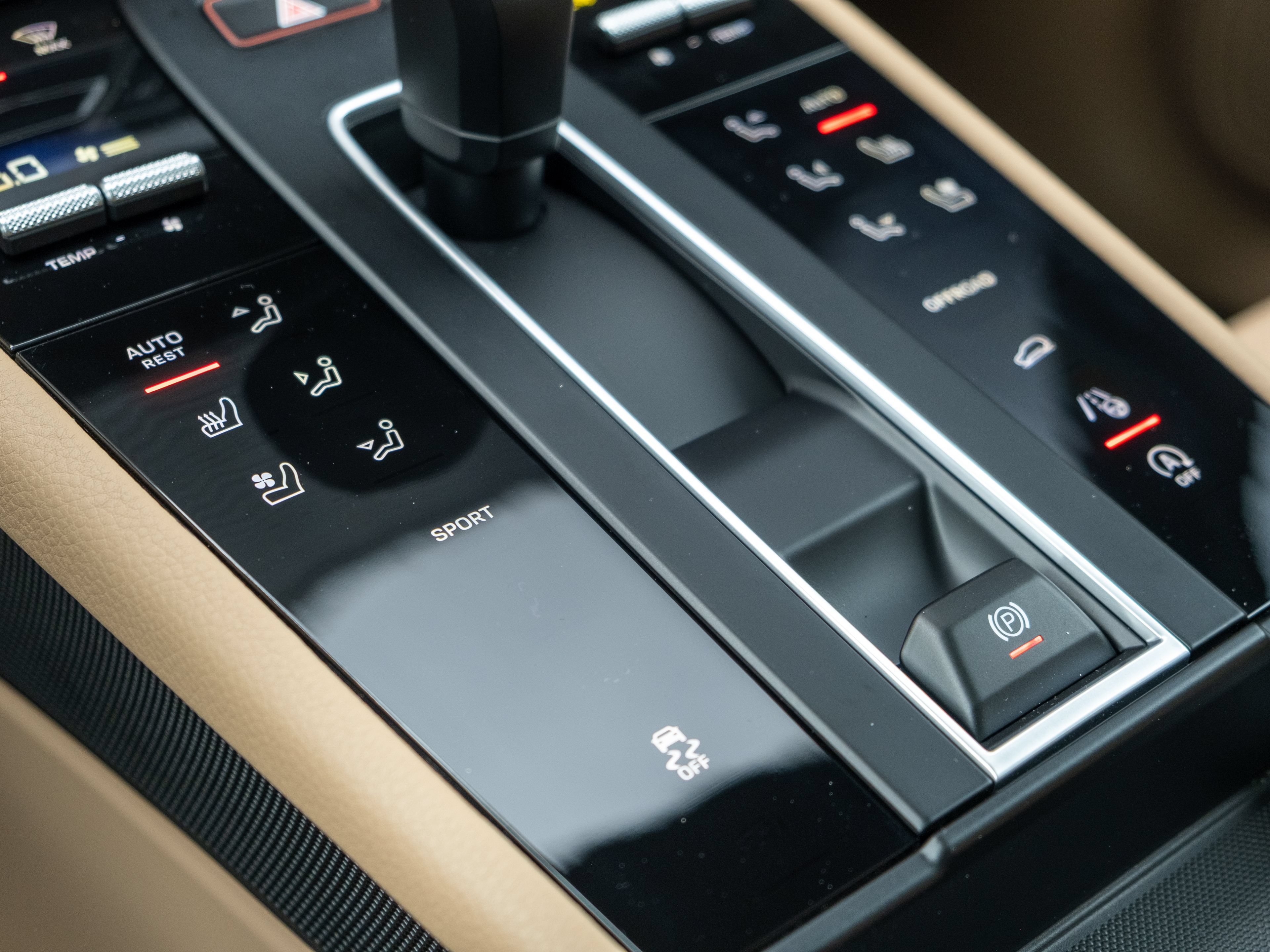 Certified 2026 Porsche Macan AWD/4WD image 33
