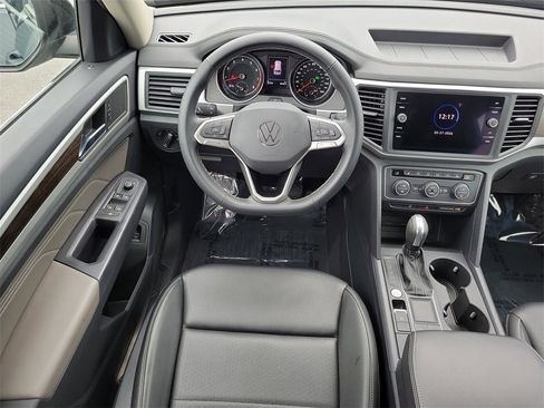 Used 2021 Volkswagen Atlas SE w/ Panoramic Sunroof Package image 14