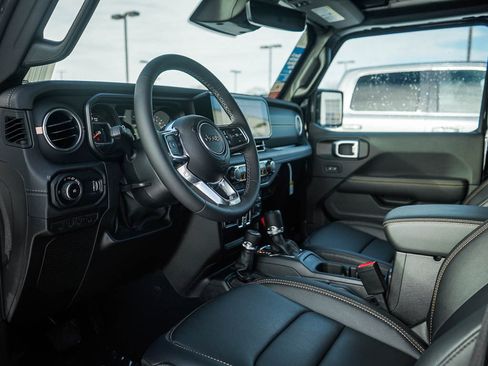 New 2026 Jeep Wrangler Unlimited Sahara AWD/4WD image 16
