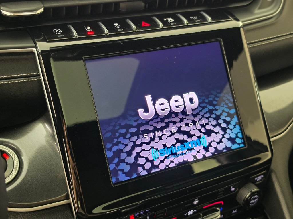 Used 2023 Jeep Grand Cherokee Altitude AWD/4WD image 18