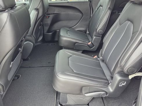 New 2026 Chrysler Pacifica Select image 10