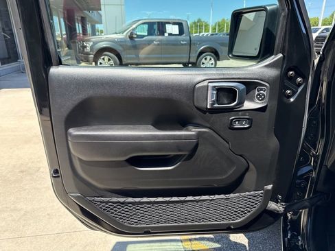 Used 2024 Jeep Gladiator Sport AWD/4WD image 24