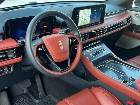 Used 2025 Lincoln Aviator Reserve w/ Equipment Group 201A AWD/4WD image 13