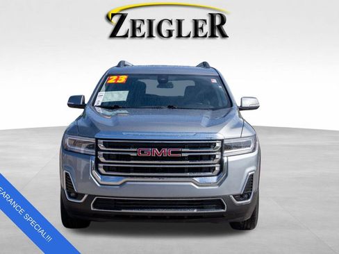 Used 2023 GMC Acadia SLT image 2