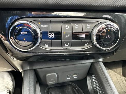 Used 2024 Chevrolet TrailBlazer LT w/ Convenience Package FWD image 16