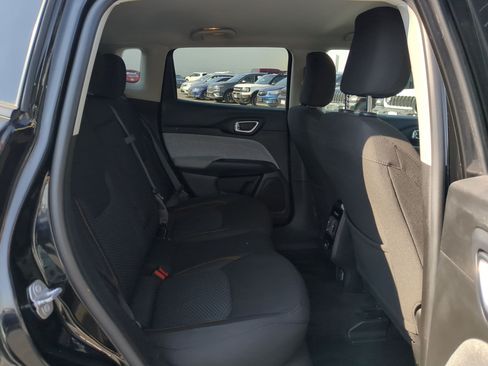 Used 2022 Jeep Compass Sport AWD/4WD image 31